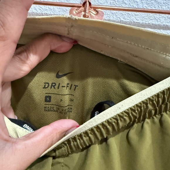 Nike Dri-FIT Tempo Running Shorts Women’s Small Olive Green Athletic Gym - Picture 6 of 7